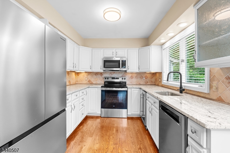31 Stone Row Lane Oak Ridge, NJ 07438 - Photo 9 of 29