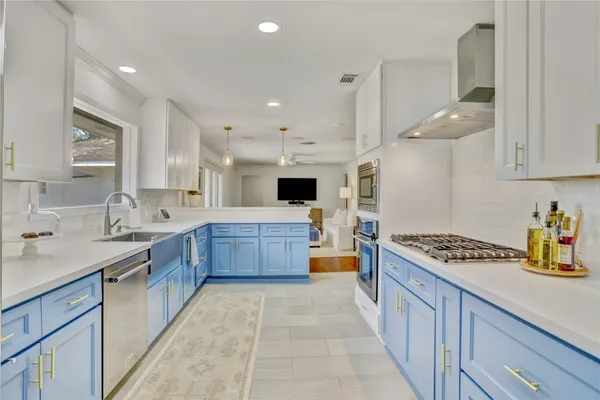 $590,000 | 4606 Waynesboro Drive, Houston, TX 77035