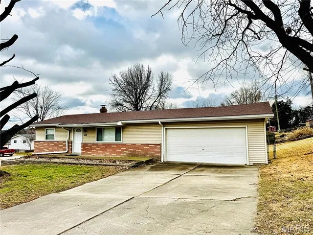 $1,500 | 1221 South Drive, St. Charles, MO 63303