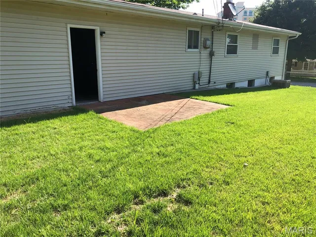 $1,500 | 1221 South Drive, St. Charles, MO 63303