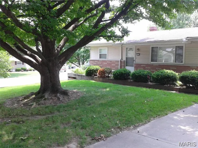 $1,500 | 1221 South Drive, St. Charles, MO 63303