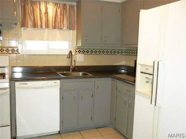 $1,500 | 1221 South Drive, St. Charles, MO 63303