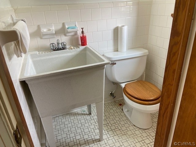 11370 Hanover Courthouse Road Hanover, VA 23069 - Photo 36 of 37 a bathroom with a toilet and a sink