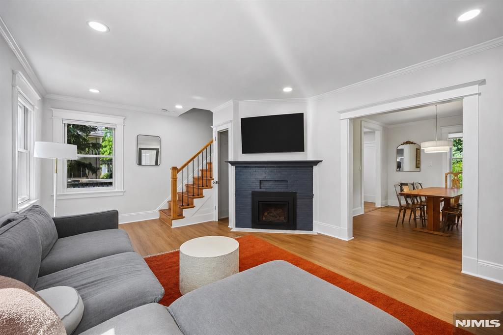 10 Mountain Place Montclair, NJ 07043 - Photo 4 of 20