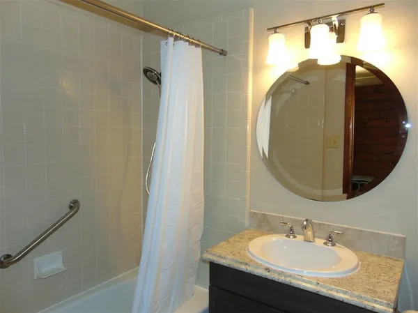 $2,400 | 504 North Chaparral, Burnet, TX 78611