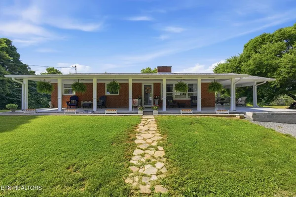 $450,000 | 4906 Kingston Highway, Lenoir City, TN 37771