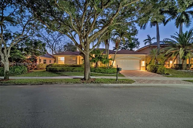 $1,249,000 | 3739 Oak Ridge Circle, Weston, FL 33331