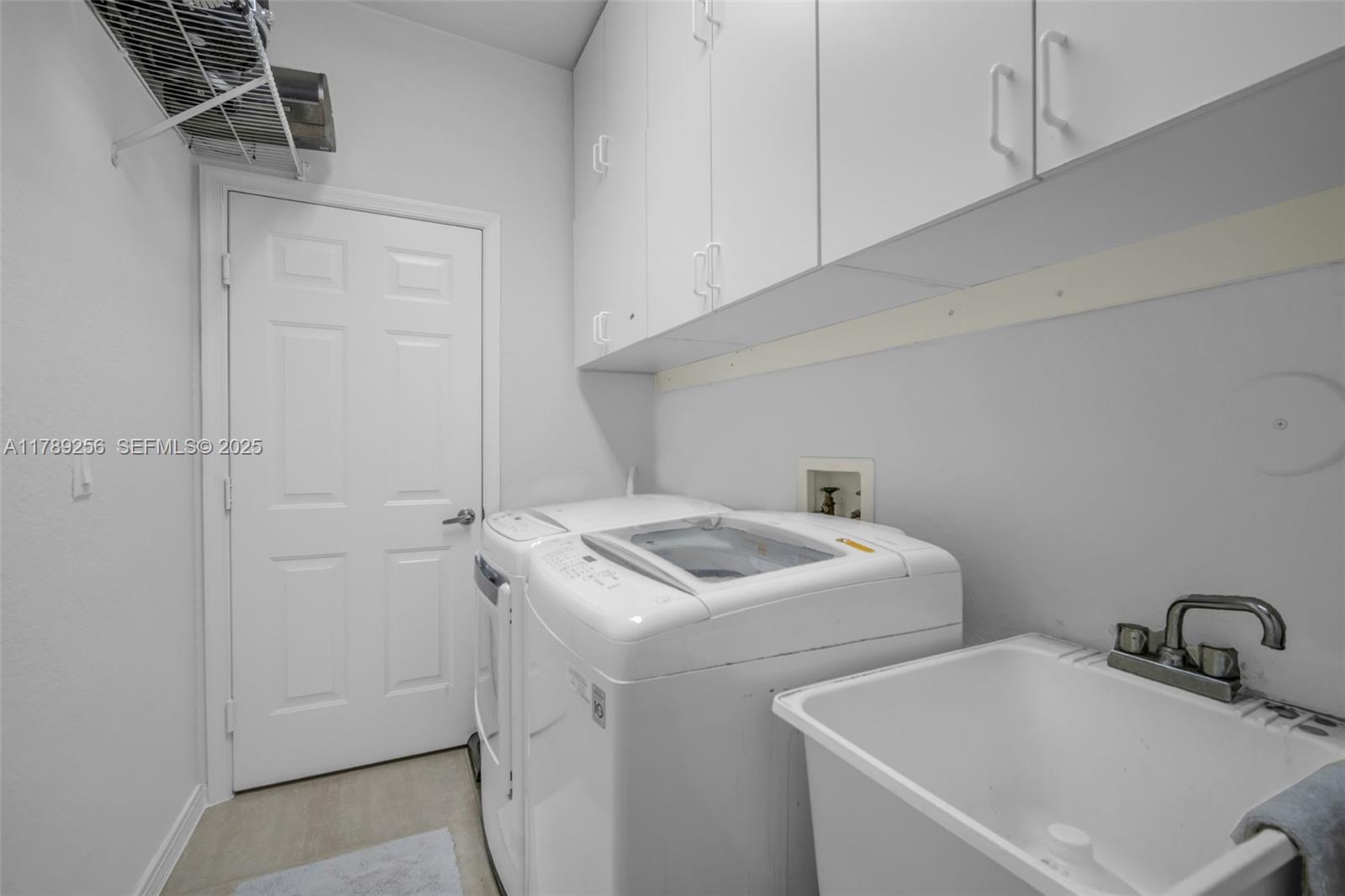 3739 Oak Ridge Circle Weston, FL 33331 - Photo 58 of 71 a utility room with dryer and washer