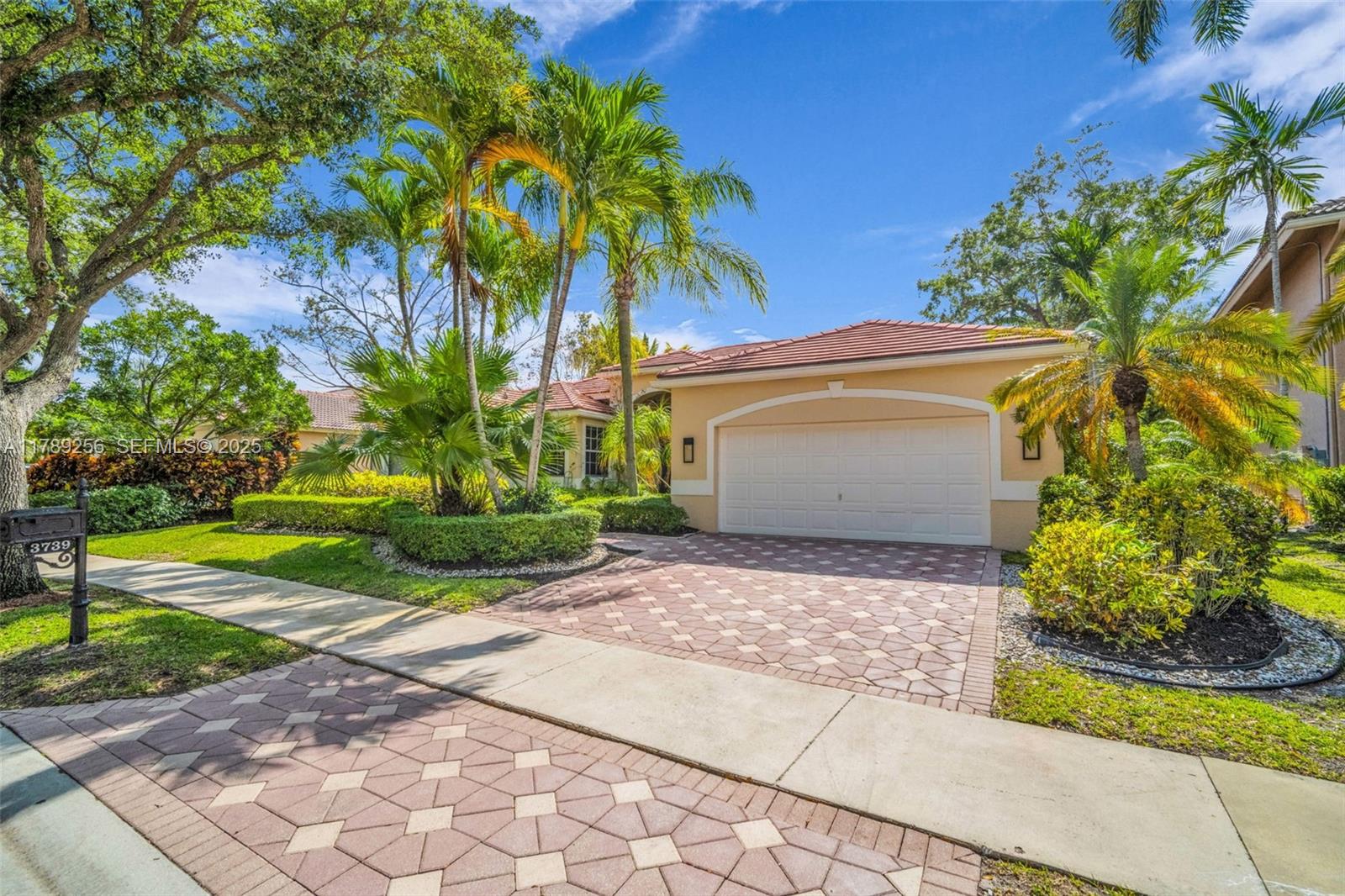 3739 Oak Ridge Circle Weston, FL 33331 - Photo 8 of 71