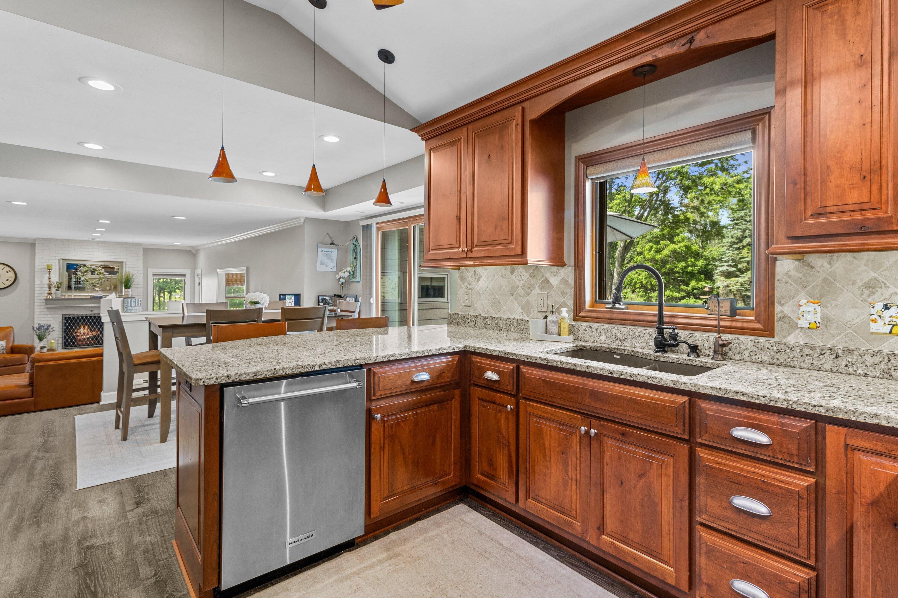 W318N377 Whitetail Run Delafield, WI 53018 - Photo 10 of 61 Fantastic Kitchen