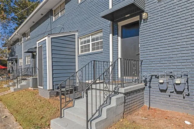 a view of entryway front of house
