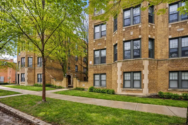 $1,895 | 3610 North Claremont Avenue, Unit L3, Chicago, IL 60618