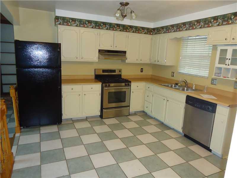 710 Hopkins Road Cumberland, IN 46229 - Photo 3 of 11