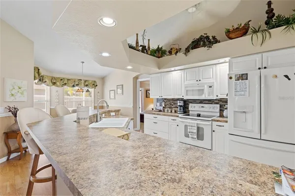 $3,000 | 830 Poinciana Road, Venice, FL 34293