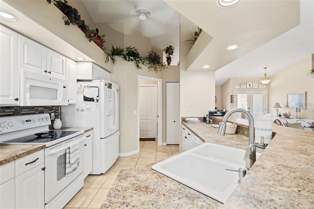 830 Poinciana Road Venice, FL 34293 - Photo 15 of 42