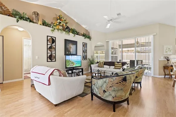 $3,000 | 830 Poinciana Road, Venice, FL 34293