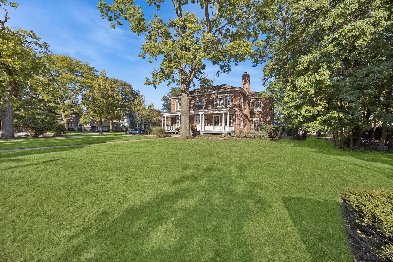 176 Riverside Road Riverside, IL 60546 - Photo 5 of 66