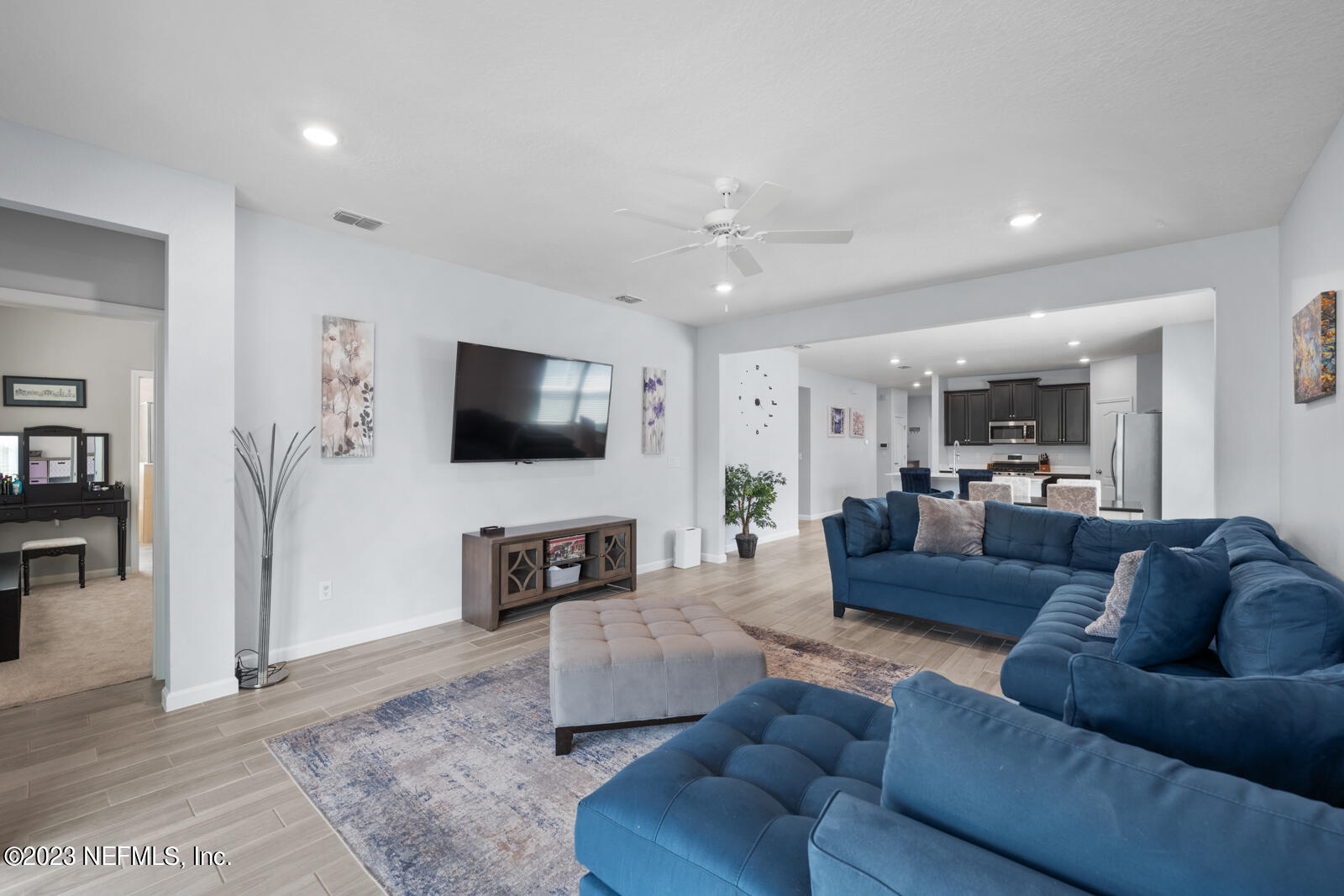 31 Seamount Way St. Augustine, FL 32092 - Photo 21 of 72 a living room with furniture and a flat screen tv