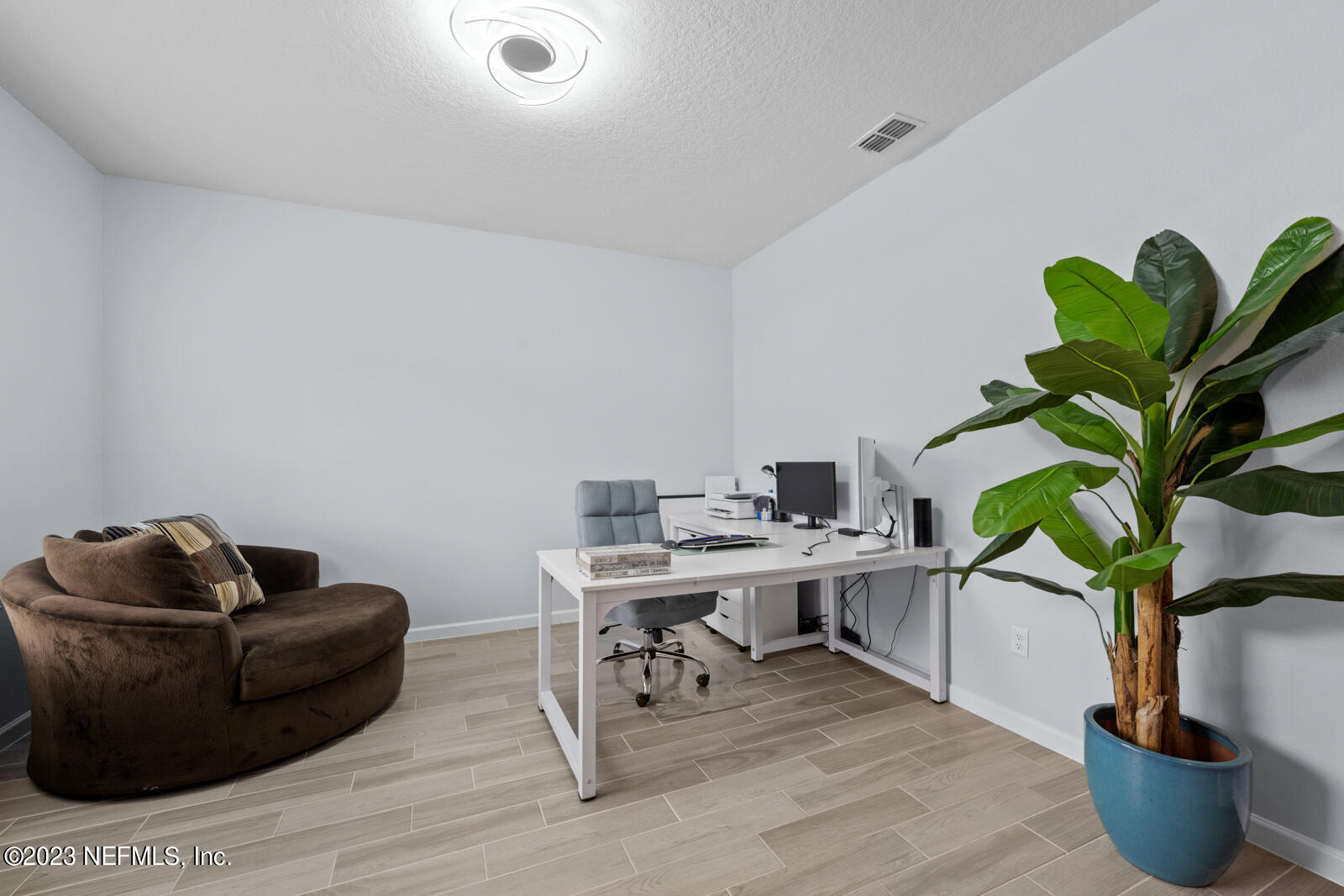31 Seamount Way St. Augustine, FL 32092 - Photo 7 of 72 a living room with furniture potted plant and a potted plant