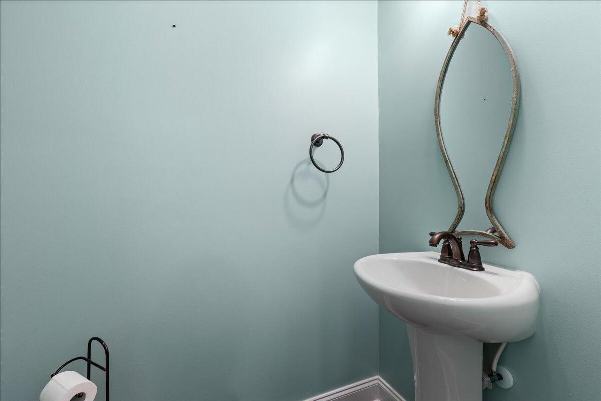 254 Slipper Shell Court Mount Pleasant, SC 29464 - Photo 11 of 19 11-Interior-8