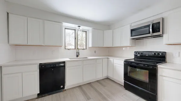 $275,000 | 121-123 Oak Hill Road, Auburn, ME 04210