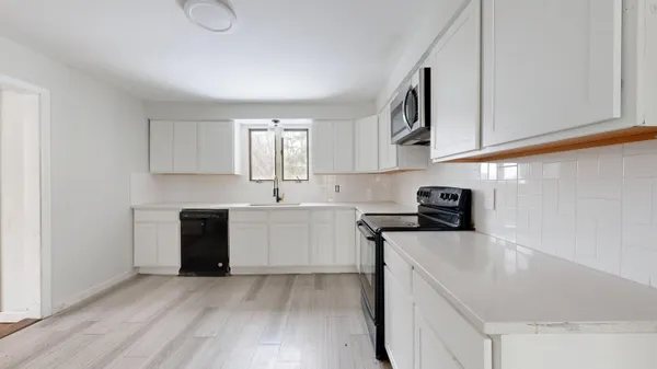 $275,000 | 121-123 Oak Hill Road, Auburn, ME 04210