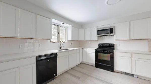 $275,000 | 121-123 Oak Hill Road, Auburn, ME 04210