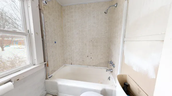 $275,000 | 121-123 Oak Hill Road, Auburn, ME 04210