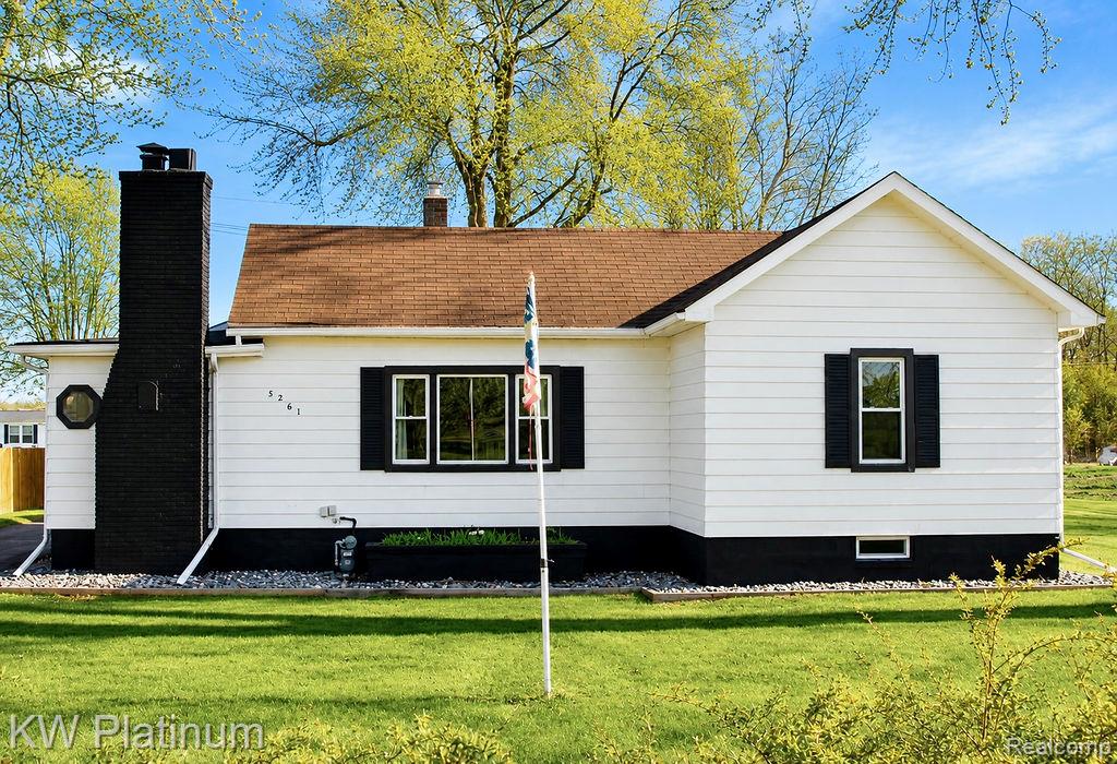 3261 Keewahdin Road Fort Gratiot, MI 48059 - Photo 1 of 31