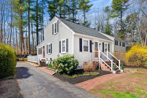 $699,000 | 14 Lake Drive, Hamilton, MA 01982
