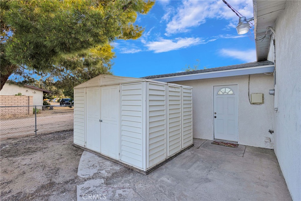 15177 Mendota Road North Apple Valley, CA 92307 - Photo 37 of 50 a view of a garage