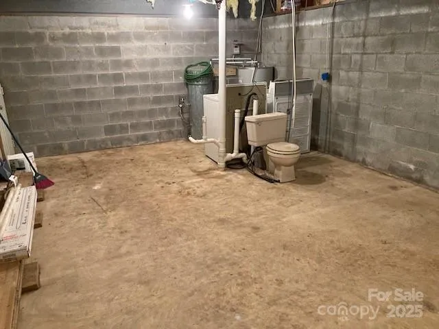 a view of a backyard of the house