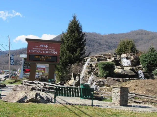 $310,000 | 860 Pless Underwood Road, Maggie Valley, NC 28751