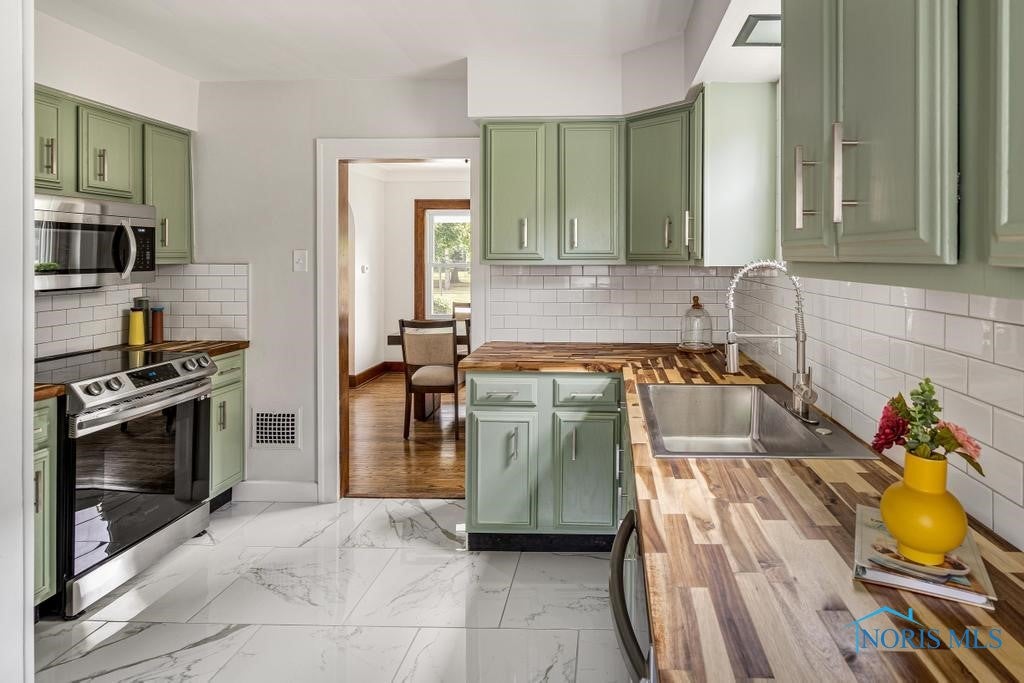 3783 Sherbrooke Road Toledo, OH 43613 - Photo 19 of 43 Kitchen
