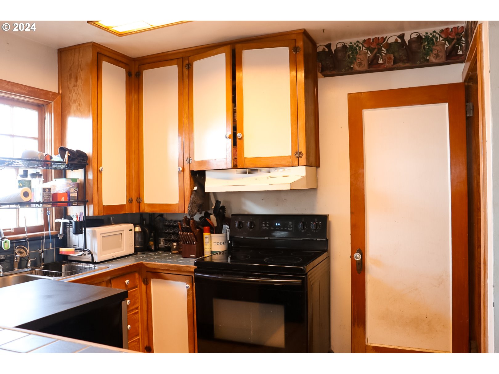 1012 Southwest Goodwin Place Pendleton, OR 97801 - Photo 9 of 17 a kitchen with a window a sink and a counter