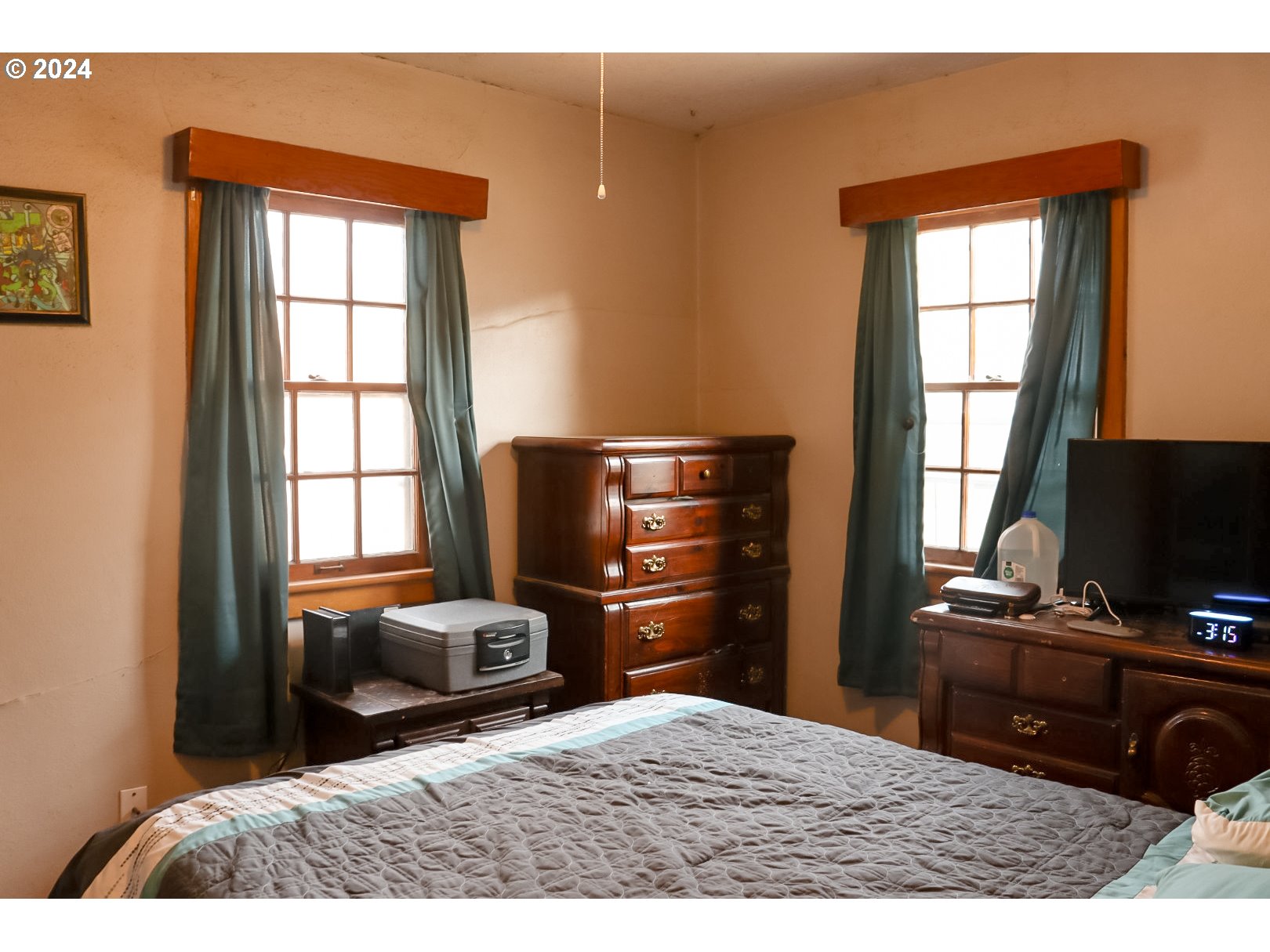 1012 Southwest Goodwin Place Pendleton, OR 97801 - Photo 10 of 17 a bedroom with a bed television and a window