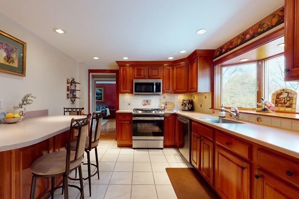 87 Ellery Road Waltham, MA 02453 - Photo 13 of 42 Gallery Image 13