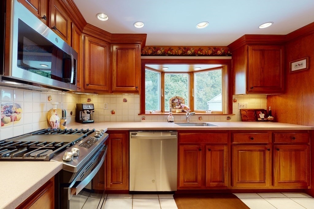 87 Ellery Road Waltham, MA 02453 - Photo 14 of 42 Gallery Image 14