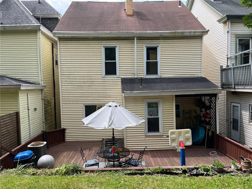 33 5th Street Pittsburgh, PA 15215 - Photo 25 of 32 a front view of a house with garden