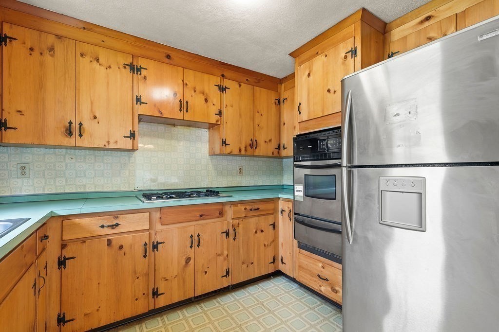 84 Porter Road Marlborough, MA 01752 - Photo 4 of 33 Gallery Image 4