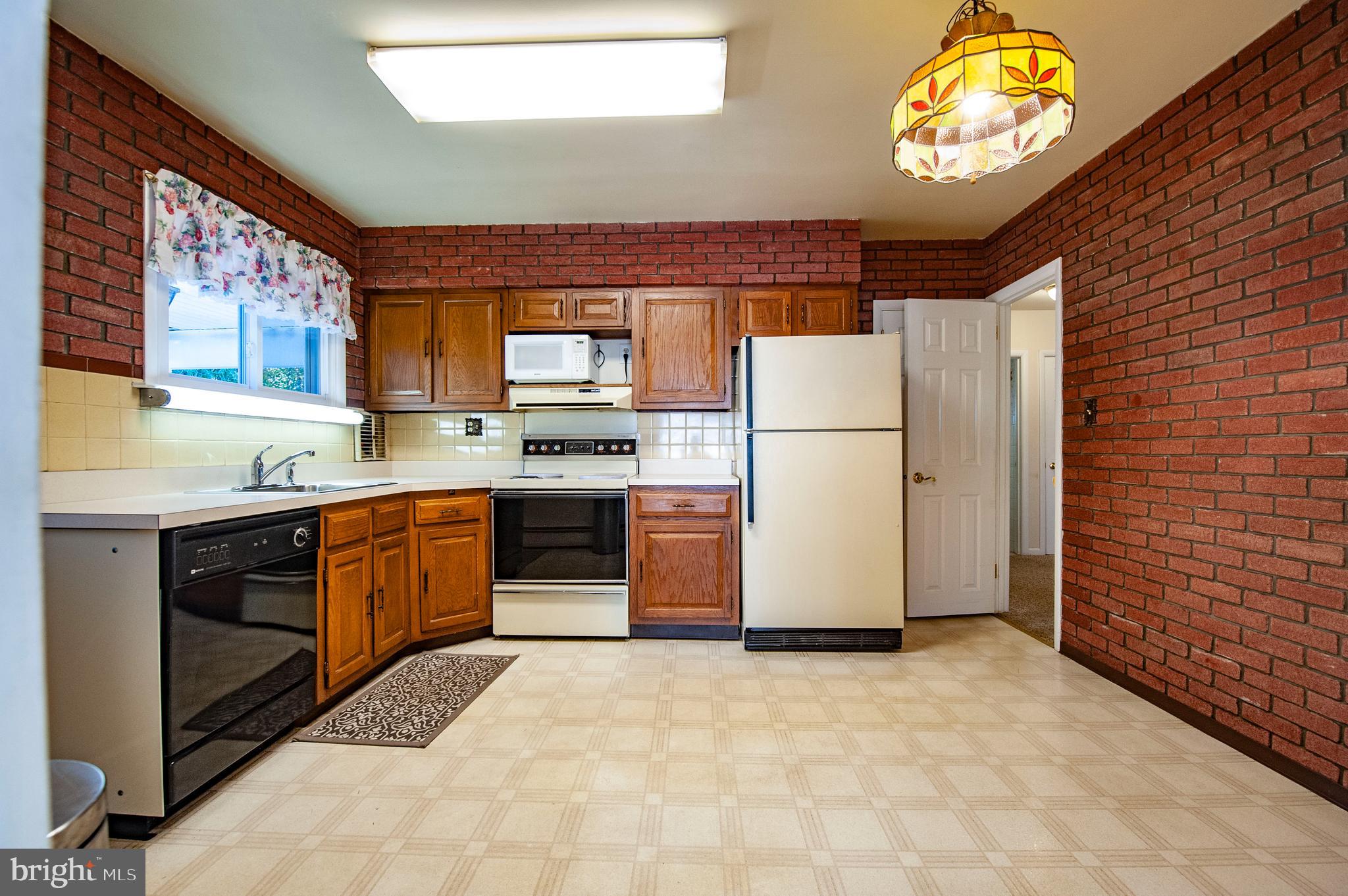 224 Barren Road Newtown Square, PA 19073 - Photo 7 of 39