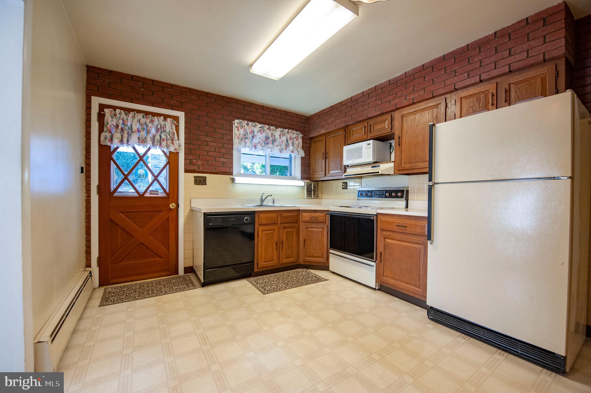 224 Barren Road Newtown Square, PA 19073 - Photo 8 of 39