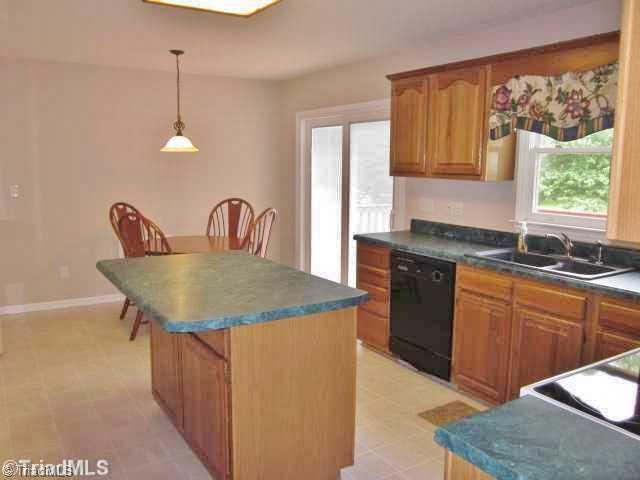 631 Ridgeway Lane Lexington, NC 27295 - Photo 3 of 12 Kitchen.
