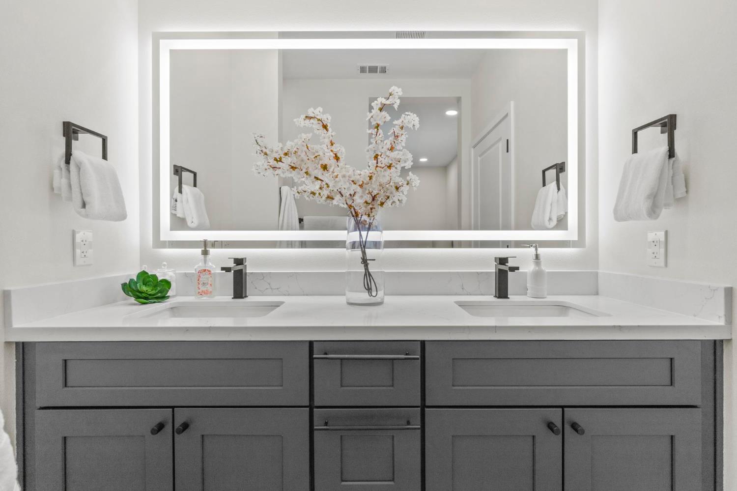 179 Park Circle Gridley, CA 95948 - Photo 24 of 57 a bathroom with a sink and a mirror