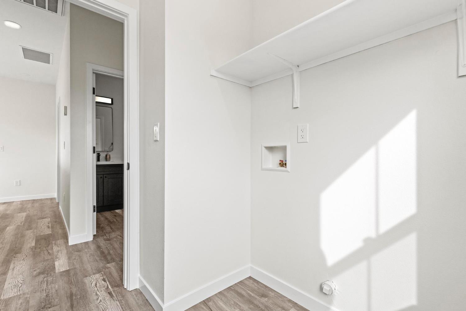 179 Park Circle Gridley, CA 95948 - Photo 34 of 57 a view of a hallway with hallway and closet