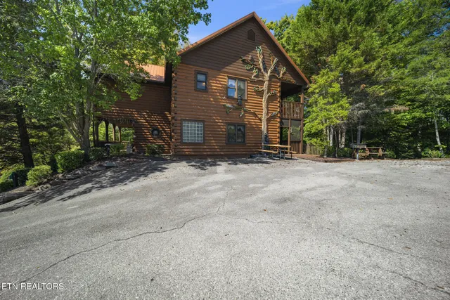 $1,149,900 | 836 Bear Run Way, Sevierville, TN 37862