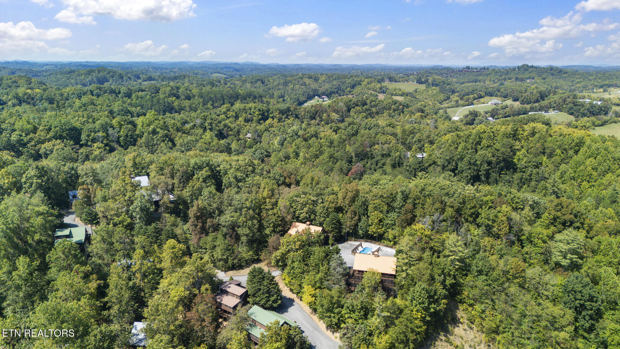 836 Bear Run Way Sevierville, TN 37862 - Photo 56 of 58 5_dji_20250919134502_0357_d