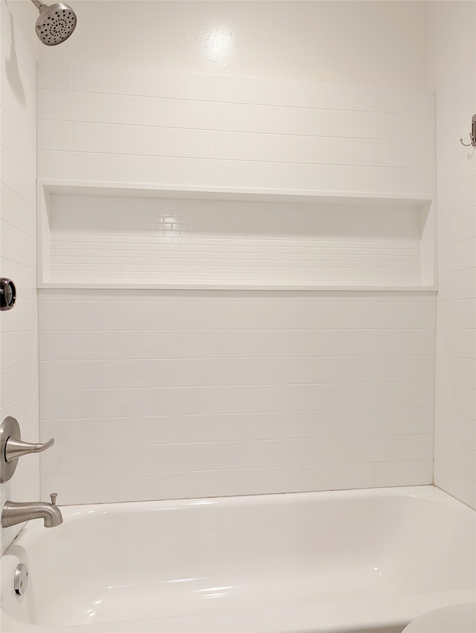 7925 Knight Road Houston, TX 77054 - Photo 18 of 25 Combined tub and shower