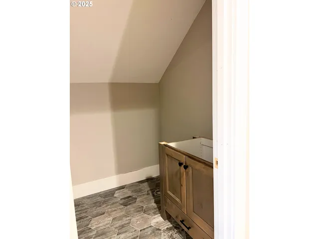 $899,990 | 16221 Northeast 180th Street, Brush Prairie, WA 98606