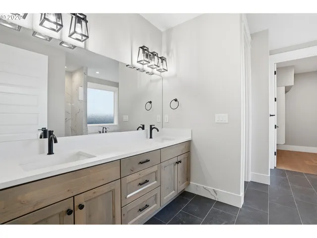 $899,990 | 16221 Northeast 180th Street, Brush Prairie, WA 98606